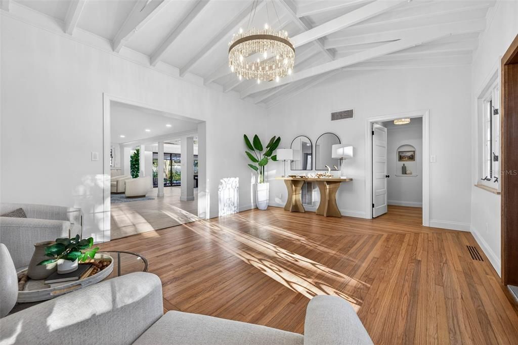 待售: $2,550,000 (5 贝兹, 4 浴室, 4043 平方英尺)