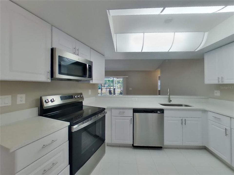 Под контрактом: $1,969 (3 спален, 2 ванн, 1541 Квадратных фут)