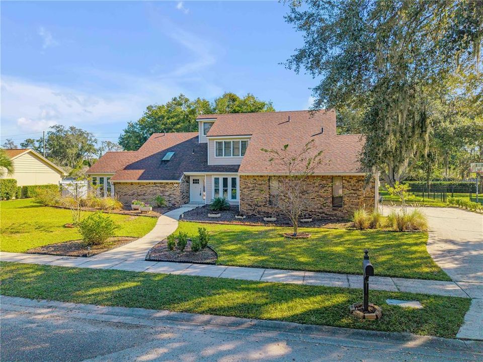 For Sale: $719,000 (4 beds, 3 baths, 2562 Square Feet)