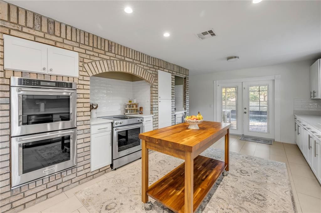 For Sale: $719,000 (4 beds, 3 baths, 2562 Square Feet)