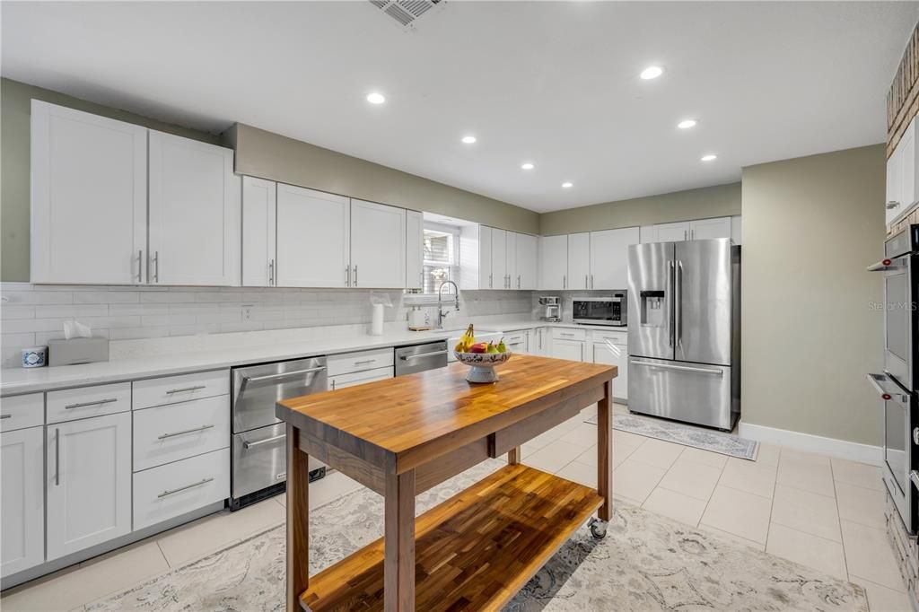 For Sale: $719,000 (4 beds, 3 baths, 2562 Square Feet)