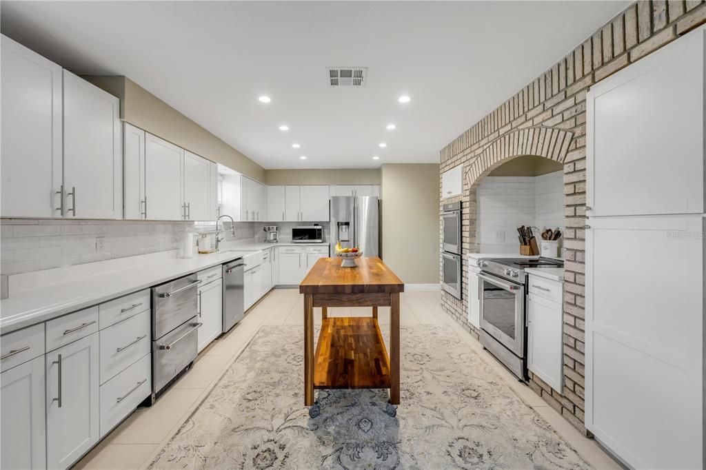 For Sale: $719,000 (4 beds, 3 baths, 2562 Square Feet)