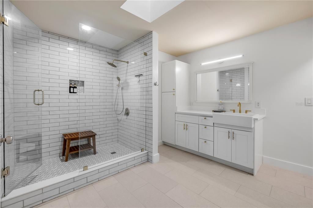 For Sale: $719,000 (4 beds, 3 baths, 2562 Square Feet)