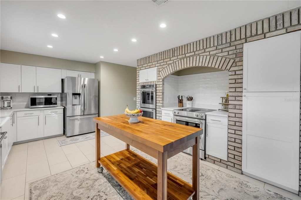 For Sale: $719,000 (4 beds, 3 baths, 2562 Square Feet)