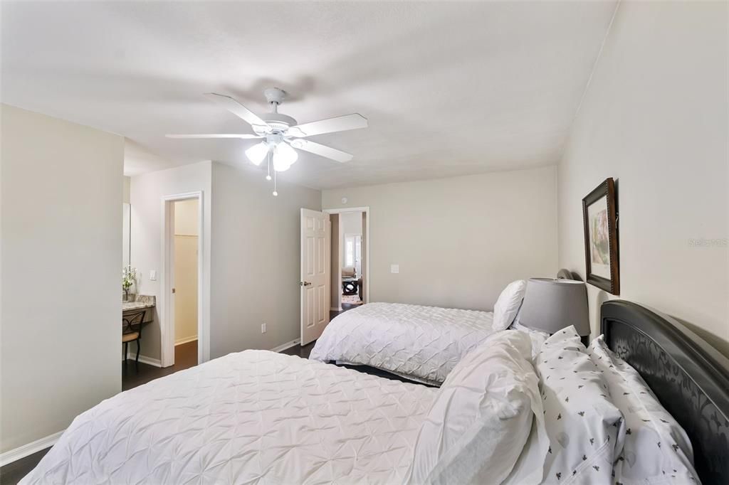 Activo con contrato: $450,000 (2 camas, 2 baños, 1466 Pies cuadrados)