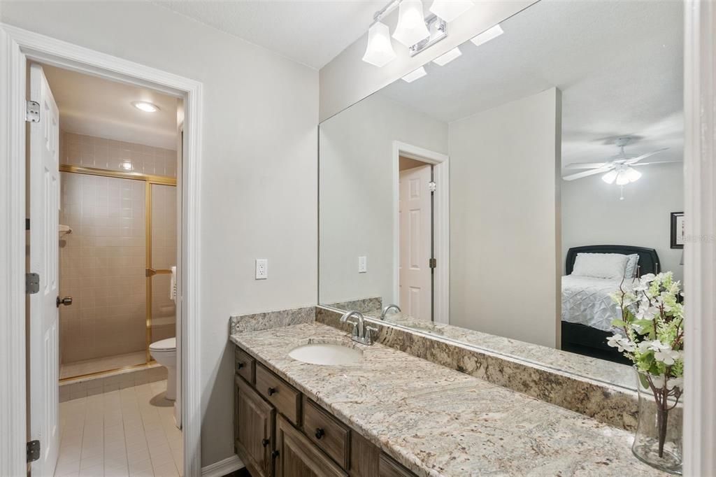 Activo con contrato: $450,000 (2 camas, 2 baños, 1466 Pies cuadrados)