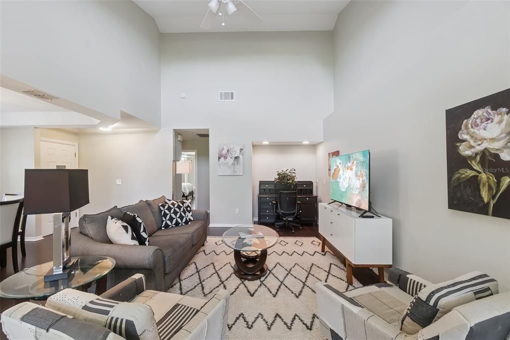 Activo con contrato: $450,000 (2 camas, 2 baños, 1466 Pies cuadrados)