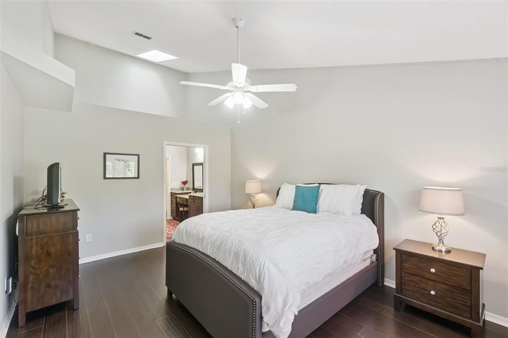 Activo con contrato: $450,000 (2 camas, 2 baños, 1466 Pies cuadrados)