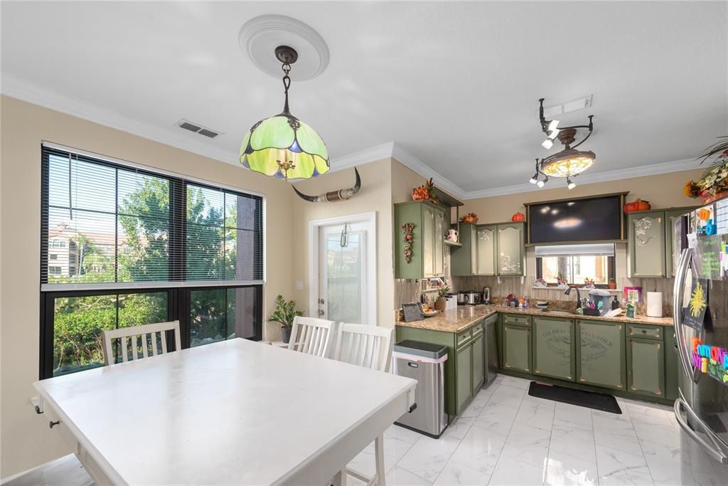 На продажу: $575,000 (3 спален, 2 ванн, 2078 Квадратных фут)