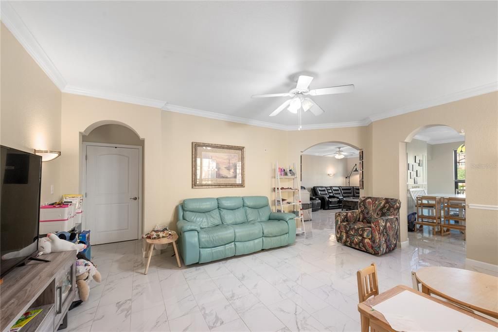 На продажу: $575,000 (3 спален, 2 ванн, 2078 Квадратных фут)