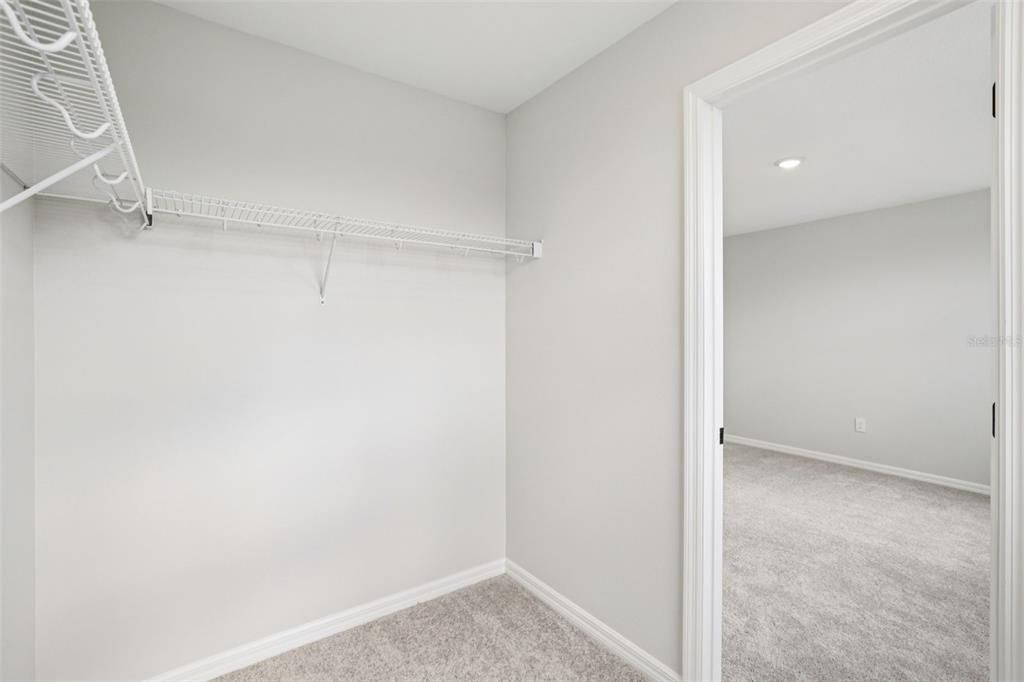 На продажу: $614,035 (6 спален, 5 ванн, 3927 Квадратных фут)