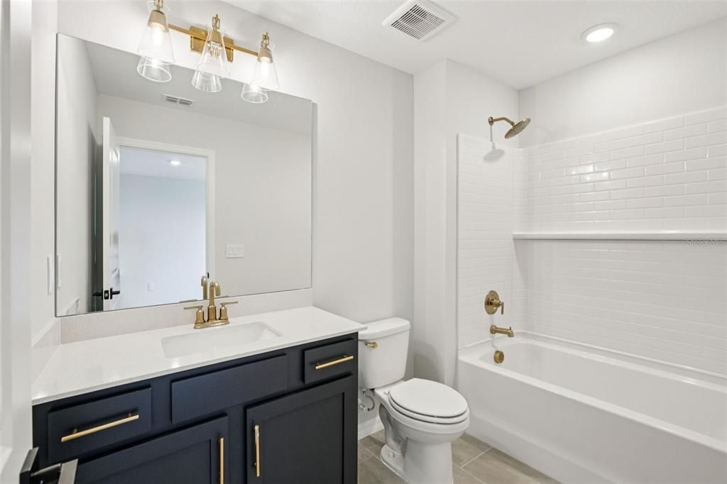 На продажу: $614,035 (6 спален, 5 ванн, 3927 Квадратных фут)