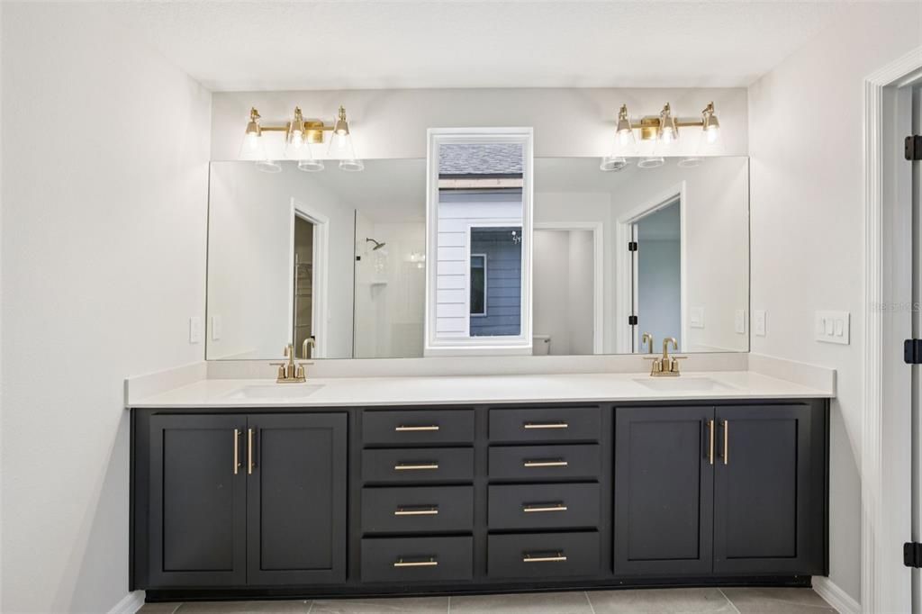 На продажу: $614,035 (6 спален, 5 ванн, 3927 Квадратных фут)