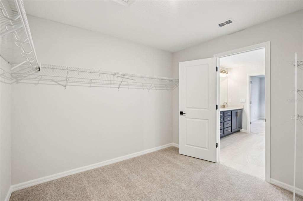 На продажу: $614,035 (6 спален, 5 ванн, 3927 Квадратных фут)