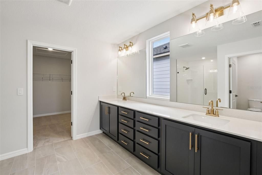 На продажу: $614,035 (6 спален, 5 ванн, 3927 Квадратных фут)