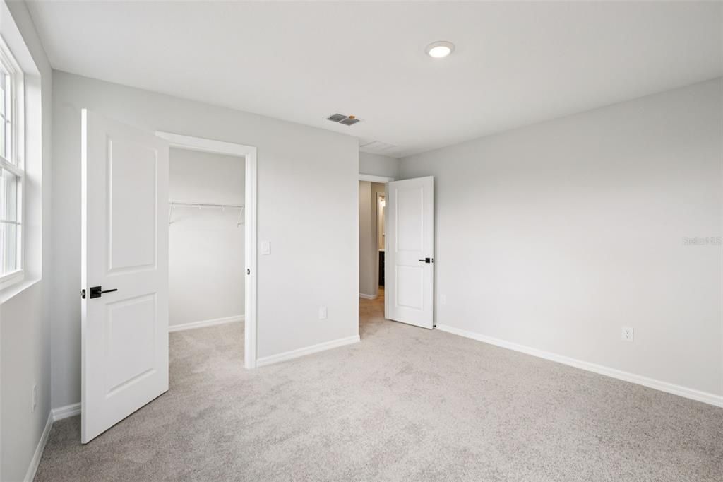 На продажу: $614,035 (6 спален, 5 ванн, 3927 Квадратных фут)