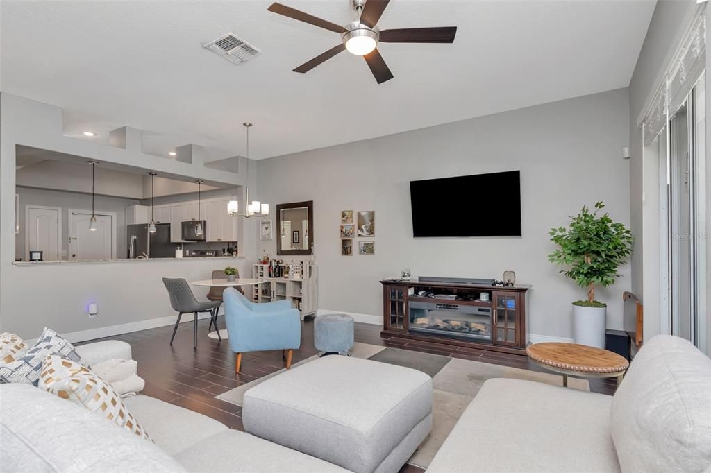 For Sale: $342,000 (3 beds, 2 baths, 1511 Square Feet)