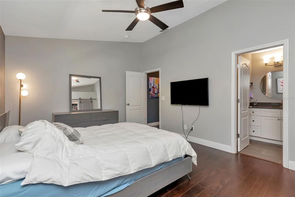 For Sale: $342,000 (3 beds, 2 baths, 1511 Square Feet)