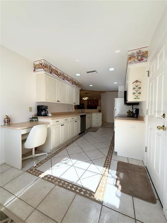 For Sale: $289,000 (3 beds, 2 baths, 1685 Square Feet)