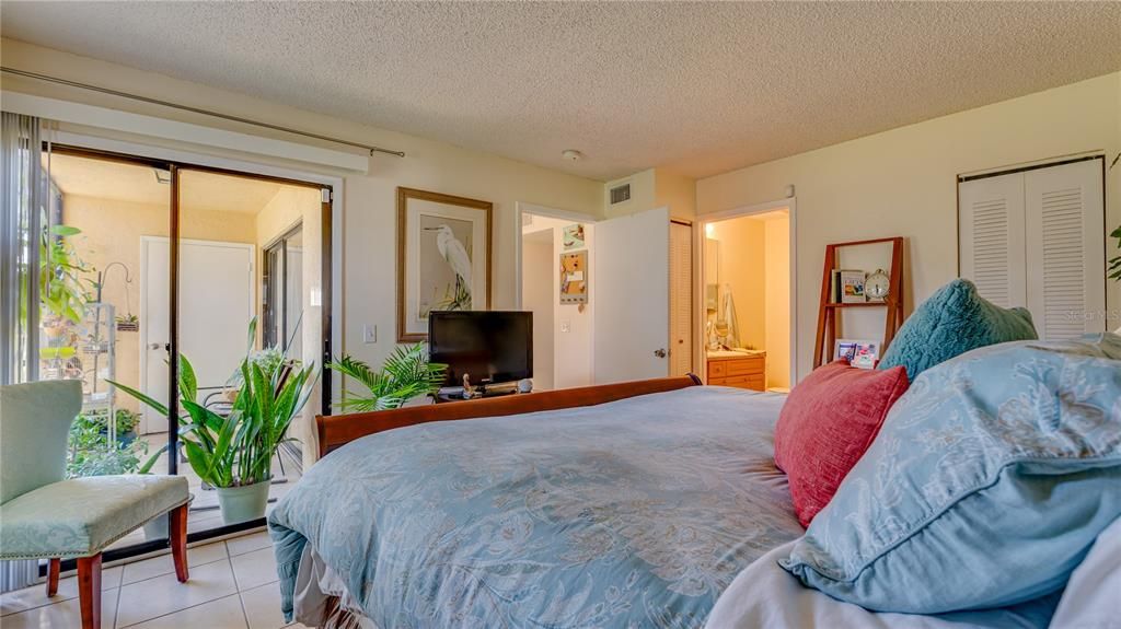 合同活跃: $144,990 (1 贝兹, 1 浴室, 640 平方英尺)