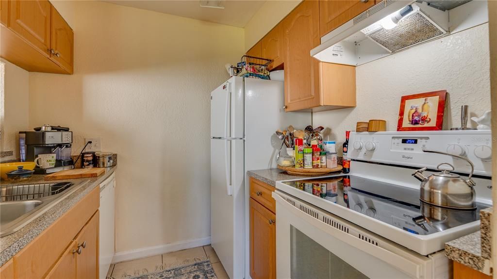 合同活跃: $144,990 (1 贝兹, 1 浴室, 640 平方英尺)