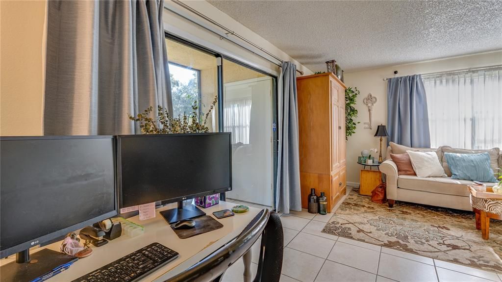 合同活跃: $144,990 (1 贝兹, 1 浴室, 640 平方英尺)