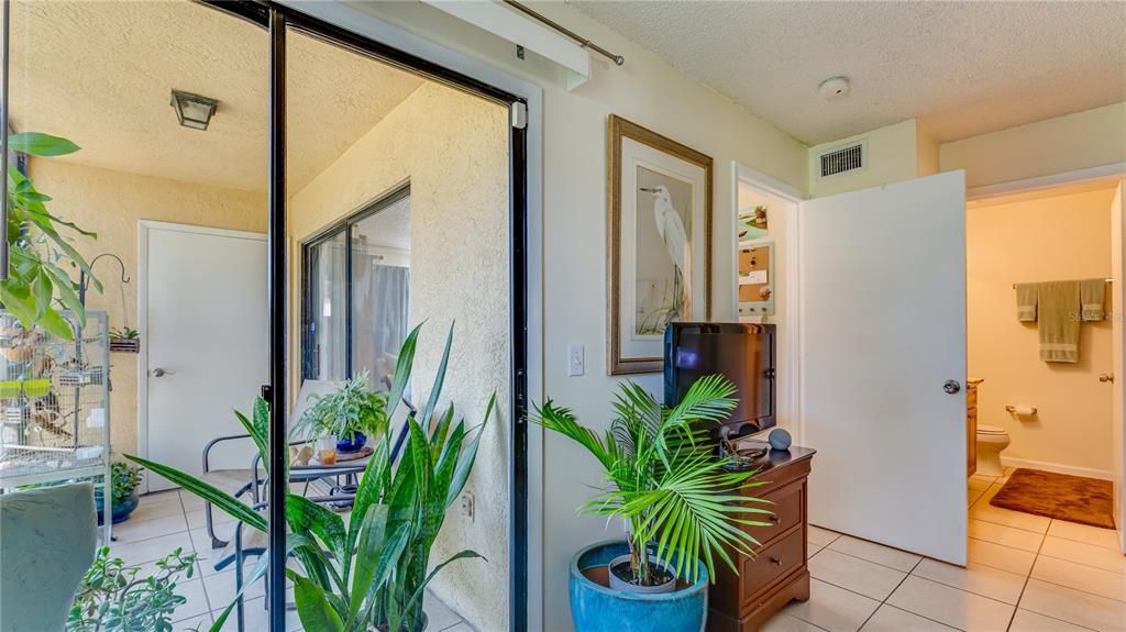 合同活跃: $144,990 (1 贝兹, 1 浴室, 640 平方英尺)