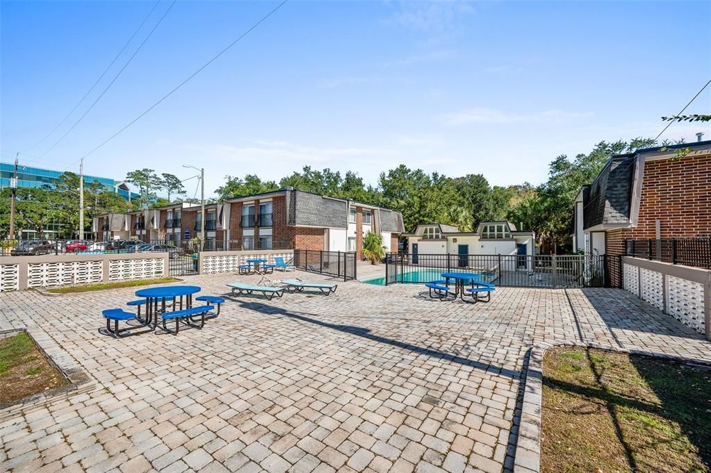 For Sale: $140,000 (1 beds, 1 baths, 574 Square Feet)