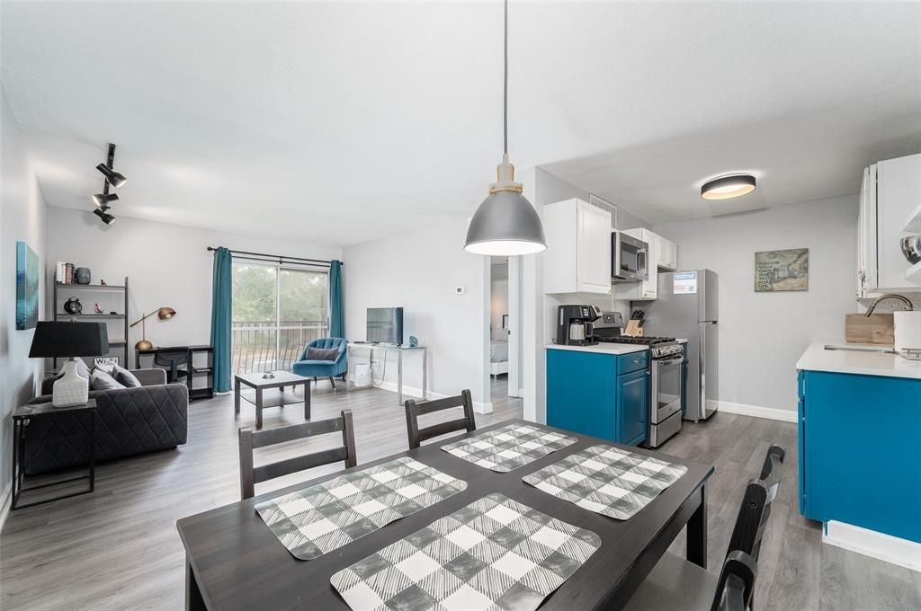 For Sale: $140,000 (1 beds, 1 baths, 574 Square Feet)