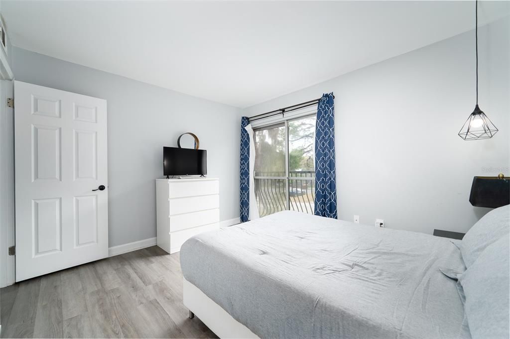 For Sale: $140,000 (1 beds, 1 baths, 574 Square Feet)