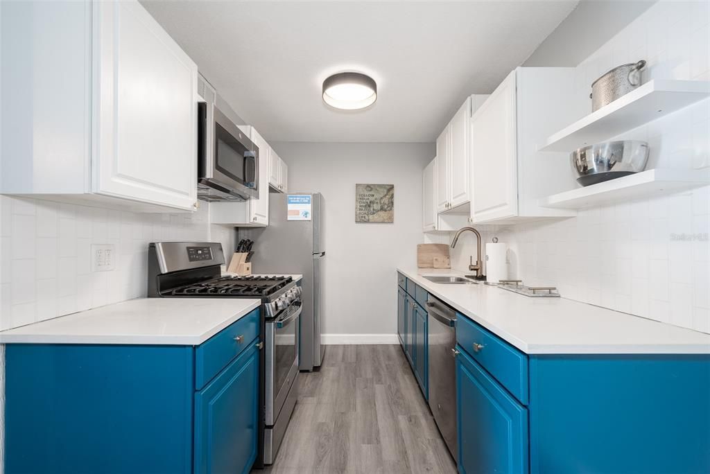 For Sale: $140,000 (1 beds, 1 baths, 574 Square Feet)