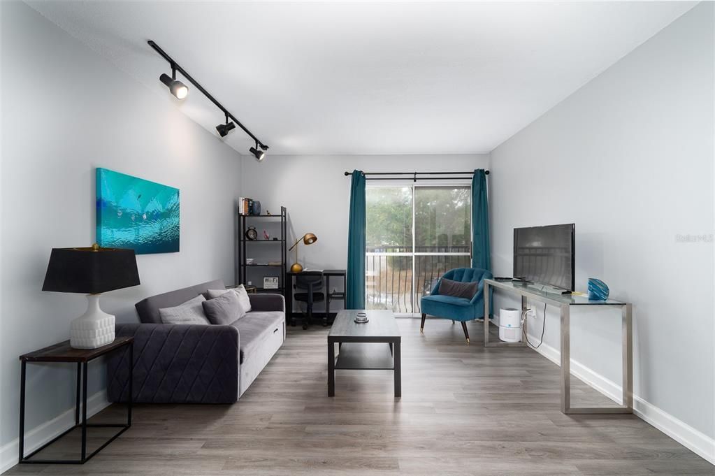 For Sale: $140,000 (1 beds, 1 baths, 574 Square Feet)