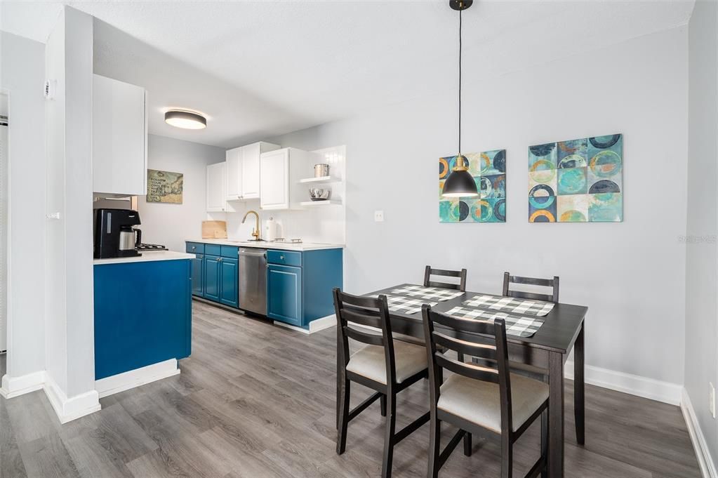 For Sale: $140,000 (1 beds, 1 baths, 574 Square Feet)