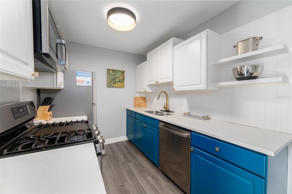 For Sale: $140,000 (1 beds, 1 baths, 574 Square Feet)