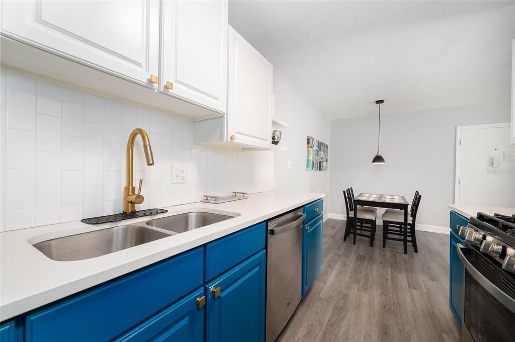 For Sale: $140,000 (1 beds, 1 baths, 574 Square Feet)