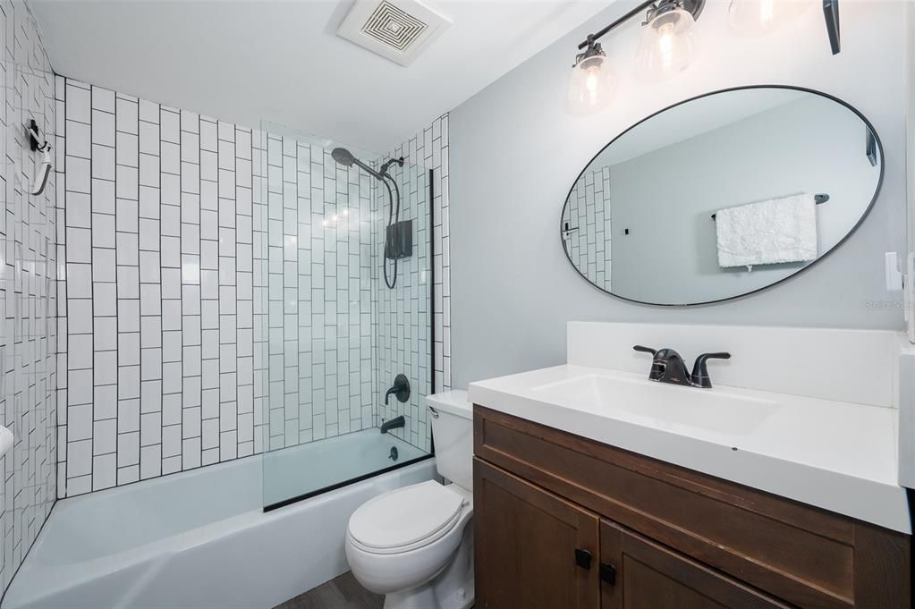 For Sale: $140,000 (1 beds, 1 baths, 574 Square Feet)