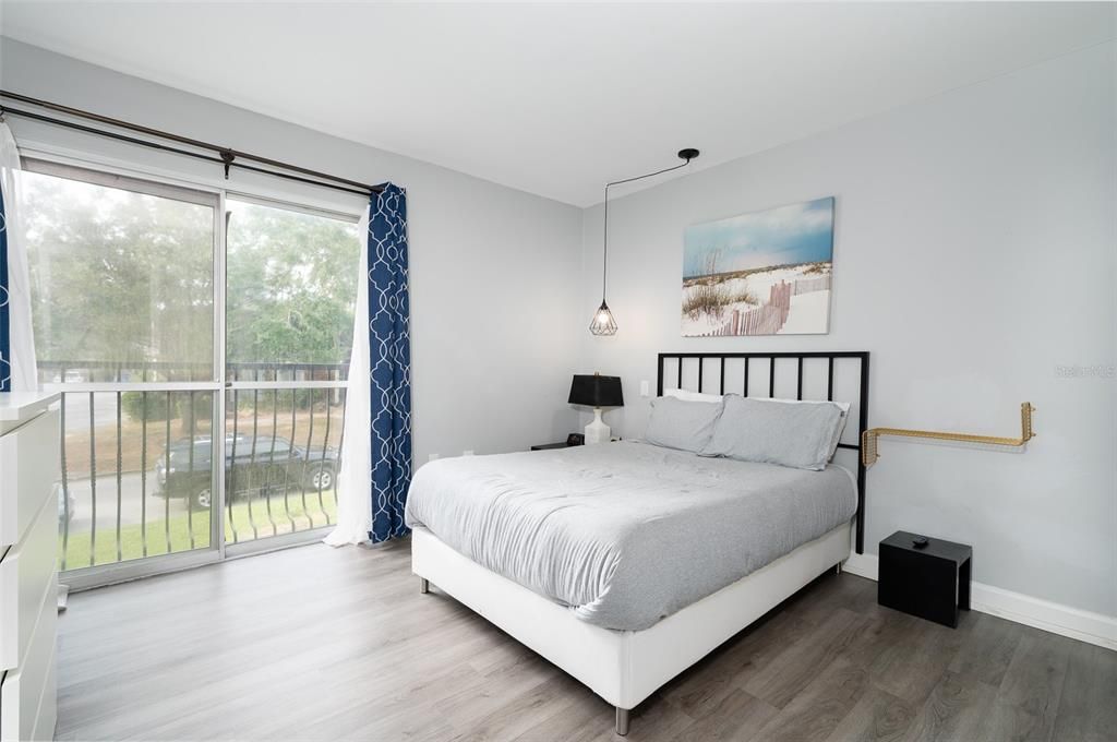 For Sale: $140,000 (1 beds, 1 baths, 574 Square Feet)