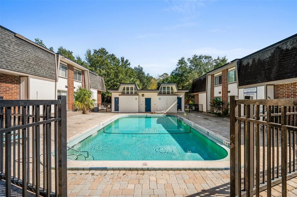 For Sale: $140,000 (1 beds, 1 baths, 574 Square Feet)