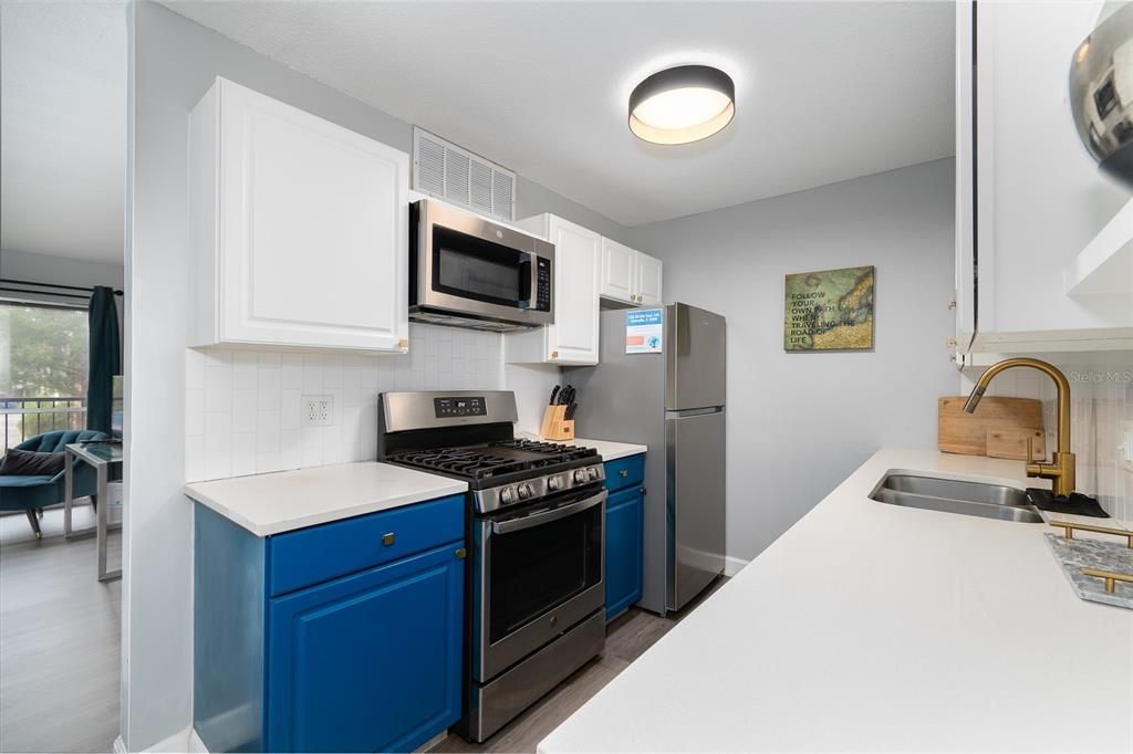 For Sale: $140,000 (1 beds, 1 baths, 574 Square Feet)