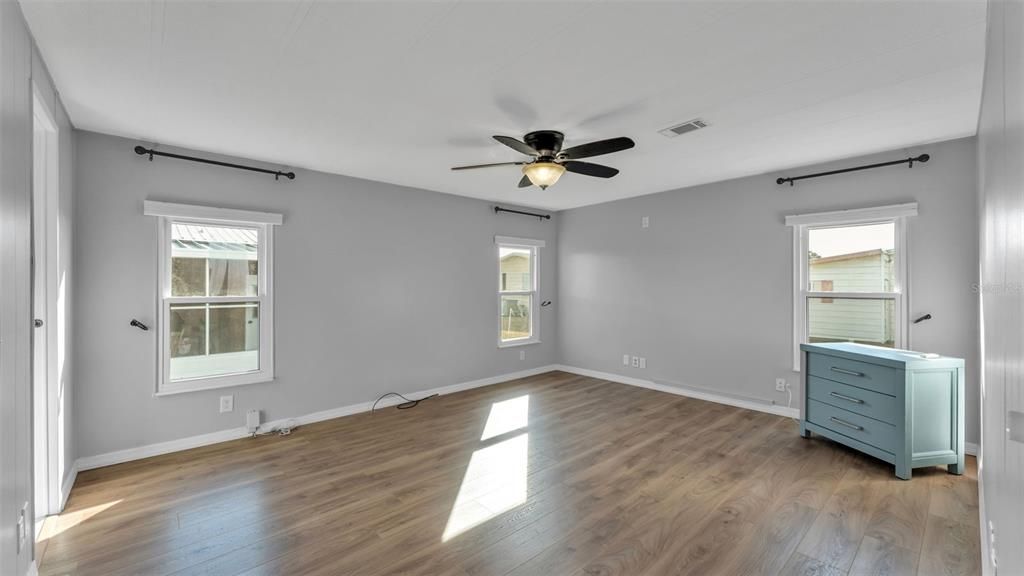 待售: $189,000 (2 贝兹, 2 浴室, 1144 平方英尺)