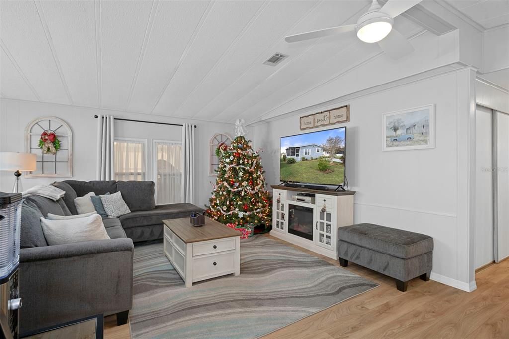 待售: $189,000 (2 贝兹, 2 浴室, 1144 平方英尺)