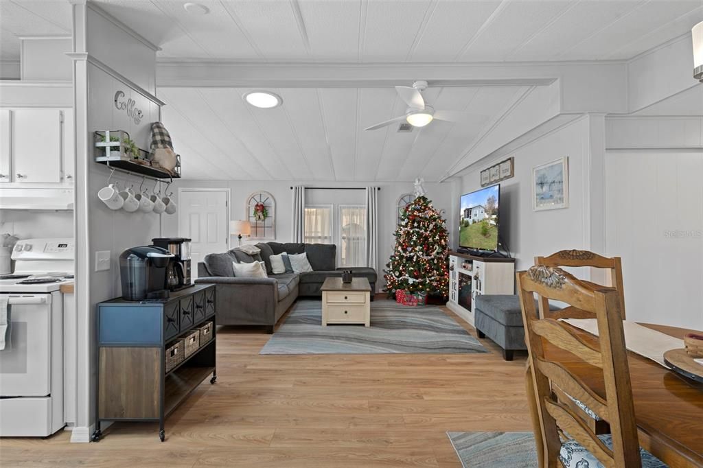 待售: $189,000 (2 贝兹, 2 浴室, 1144 平方英尺)