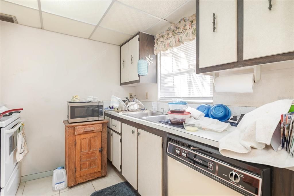 Activo con contrato: $75,000 (1 camas, 1 baños, 745 Pies cuadrados)