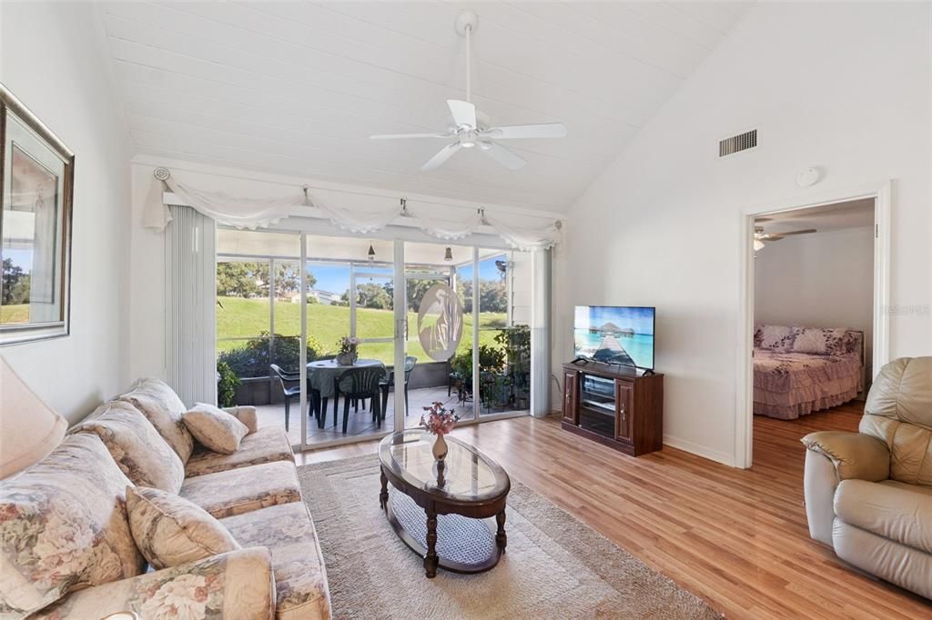 待售: $194,990 (2 贝兹, 2 浴室, 965 平方英尺)