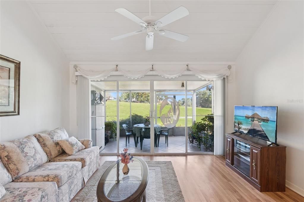 待售: $194,990 (2 贝兹, 2 浴室, 965 平方英尺)