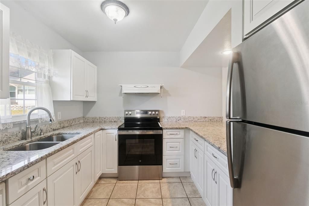 待售: $194,990 (2 贝兹, 2 浴室, 965 平方英尺)