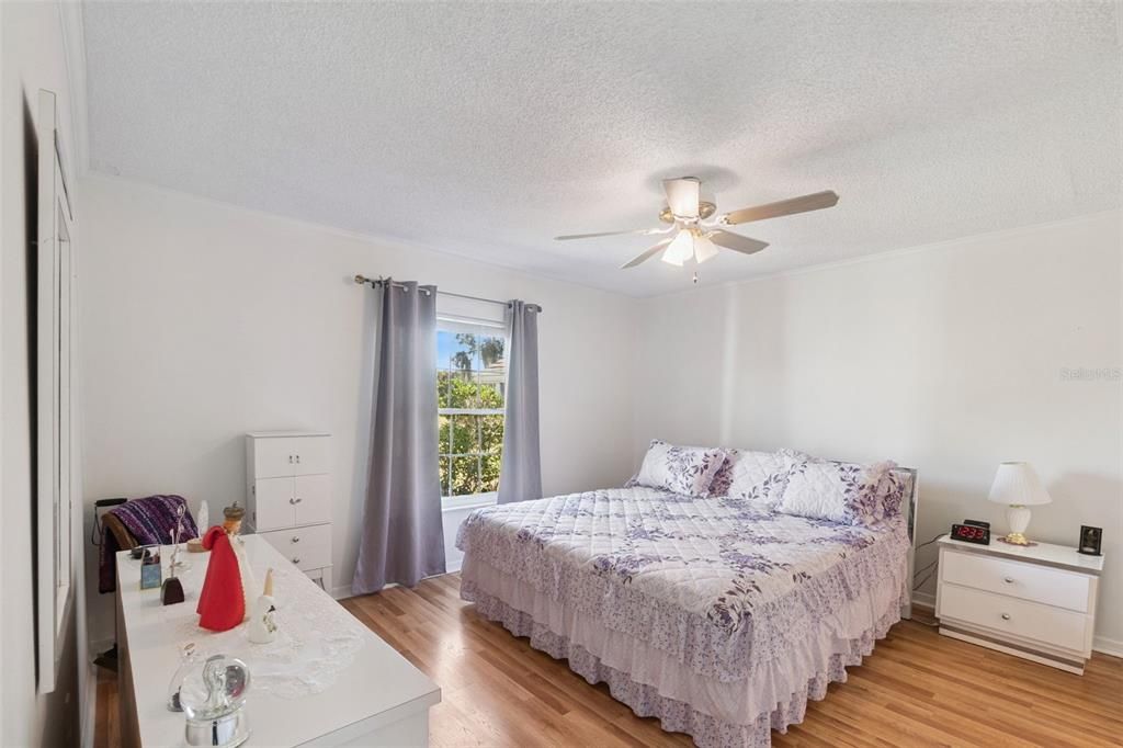 待售: $194,990 (2 贝兹, 2 浴室, 965 平方英尺)