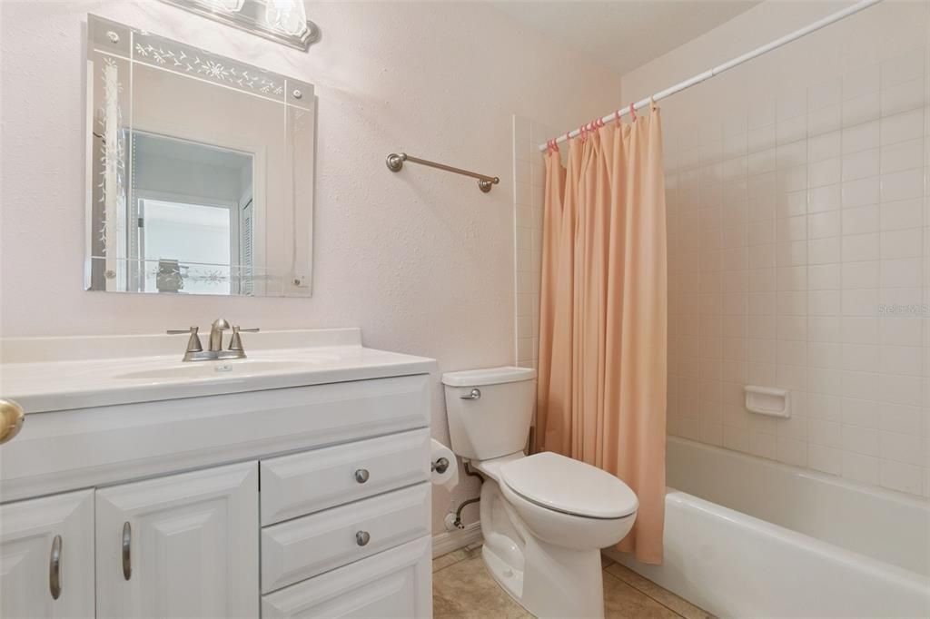 待售: $194,990 (2 贝兹, 2 浴室, 965 平方英尺)