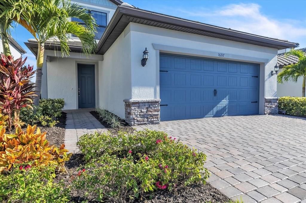 En Venta: $549,900 (4 camas, 3 baños, 2208 Pies cuadrados)