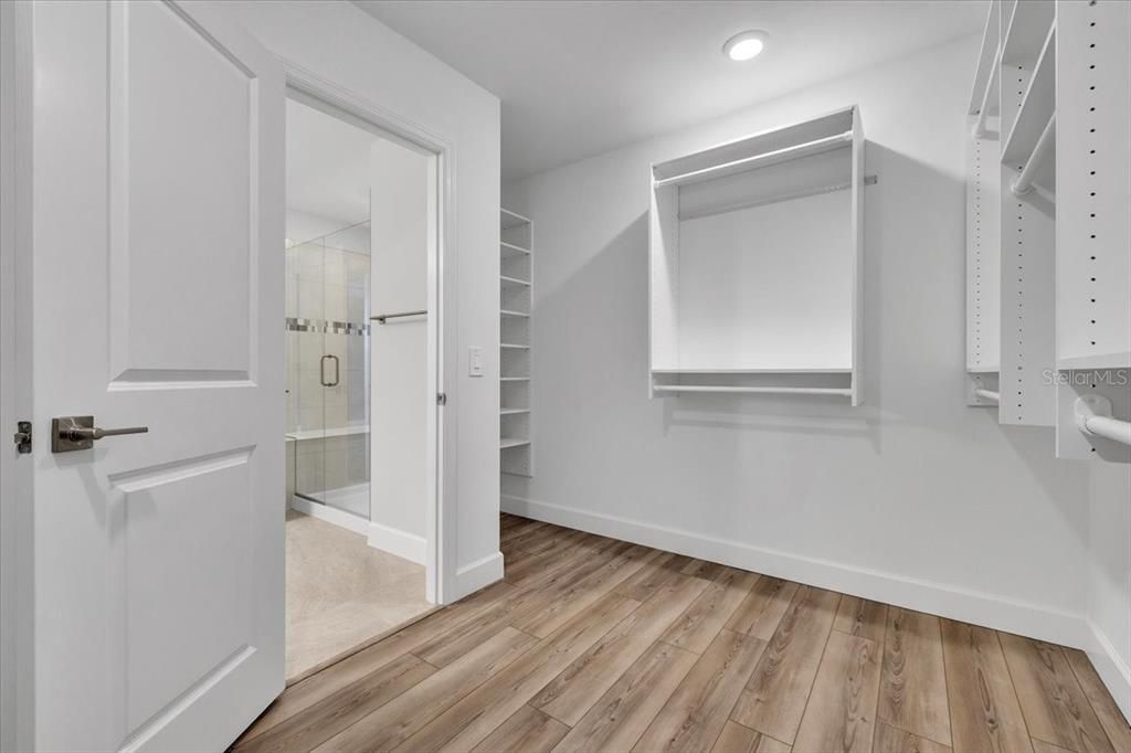 En Venta: $549,900 (4 camas, 3 baños, 2208 Pies cuadrados)